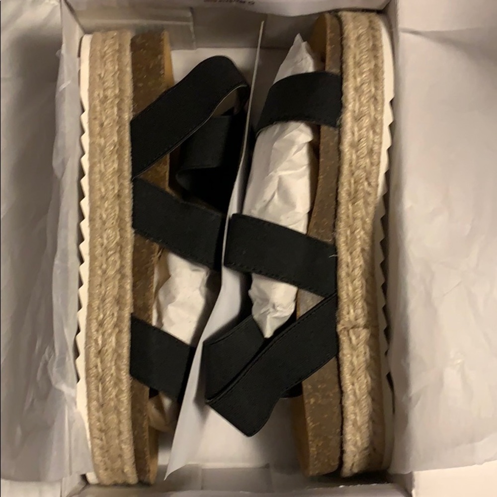 Platform Sandals - Picture 2 of 3